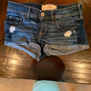 Hollister | denim low-rise short-short | 3; 26w